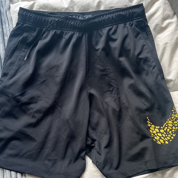 Nike dri-fit shorts - Picture 2 of 3
